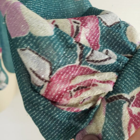 Vintage 70s/80s sheer Sparkly green floral v-neck blouse shirt - Picture 5 of 8